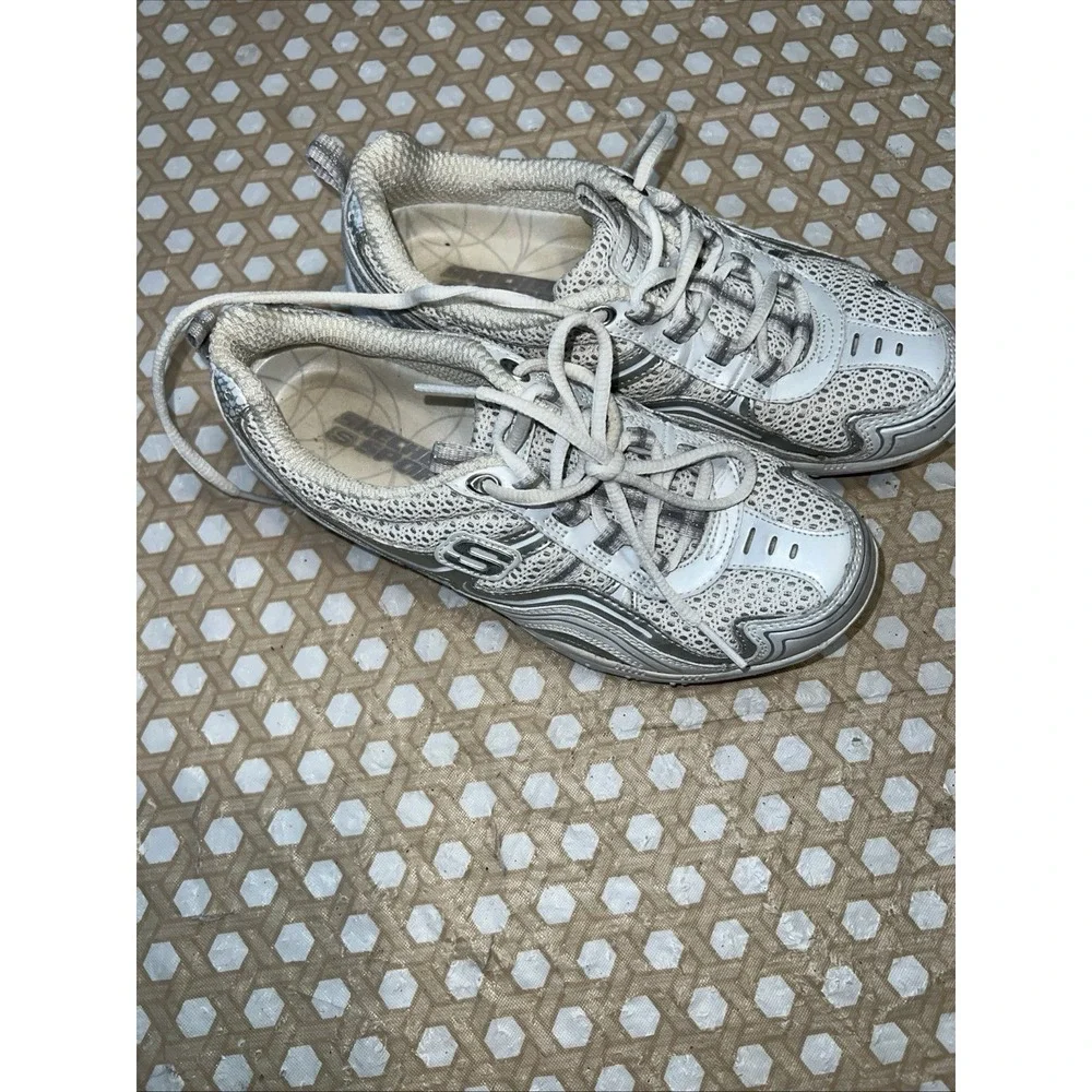 Skechers Women White Gray Sneakers Size 6.5